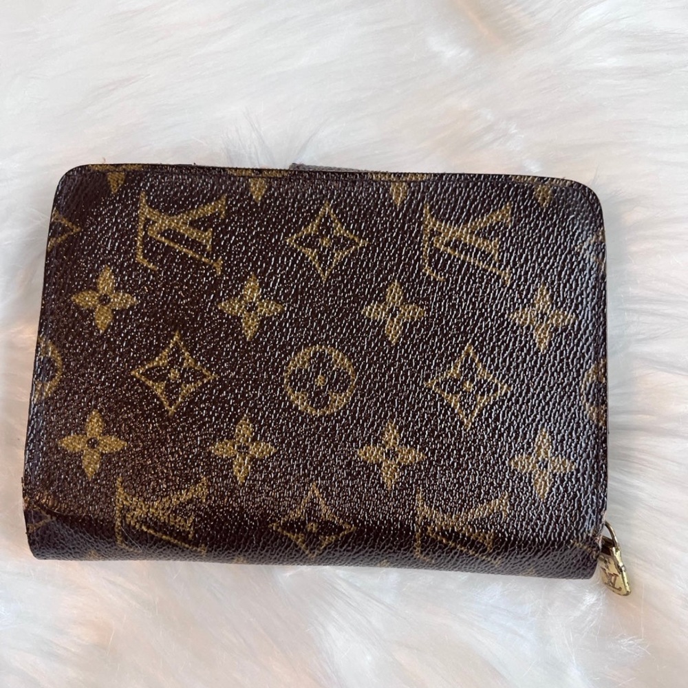Louis Vuitton Bi Fold Large Wallet - Picture 2 of 11